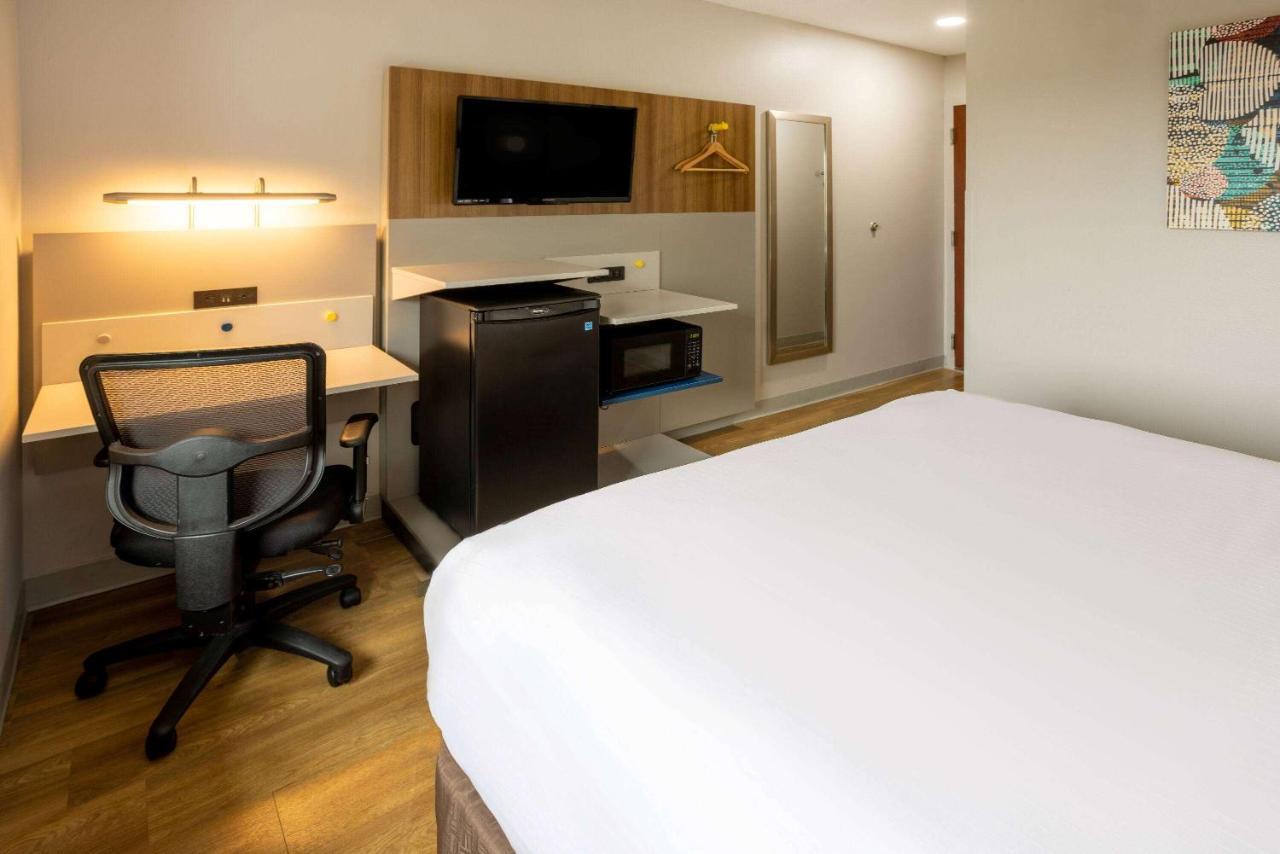 Microtel Inn And Suites - Σόλσμπερι Εξωτερικό φωτογραφία